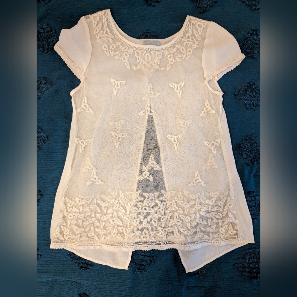 MAEVE by Anthropologie: beautiful lace detail short sleeve blouse